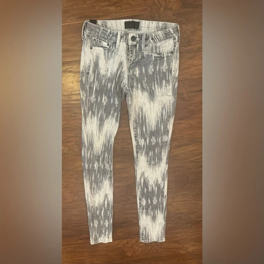 Vince. Women's Dylan Skinny Jeans Size 25 Beat Down White Ikat Boho